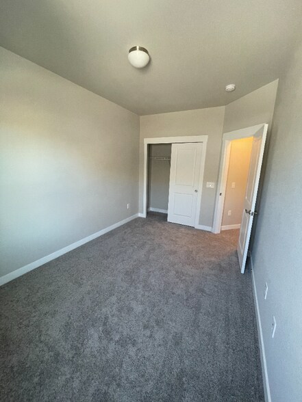 Building Photo - 6565 Carriage Meadows Dr