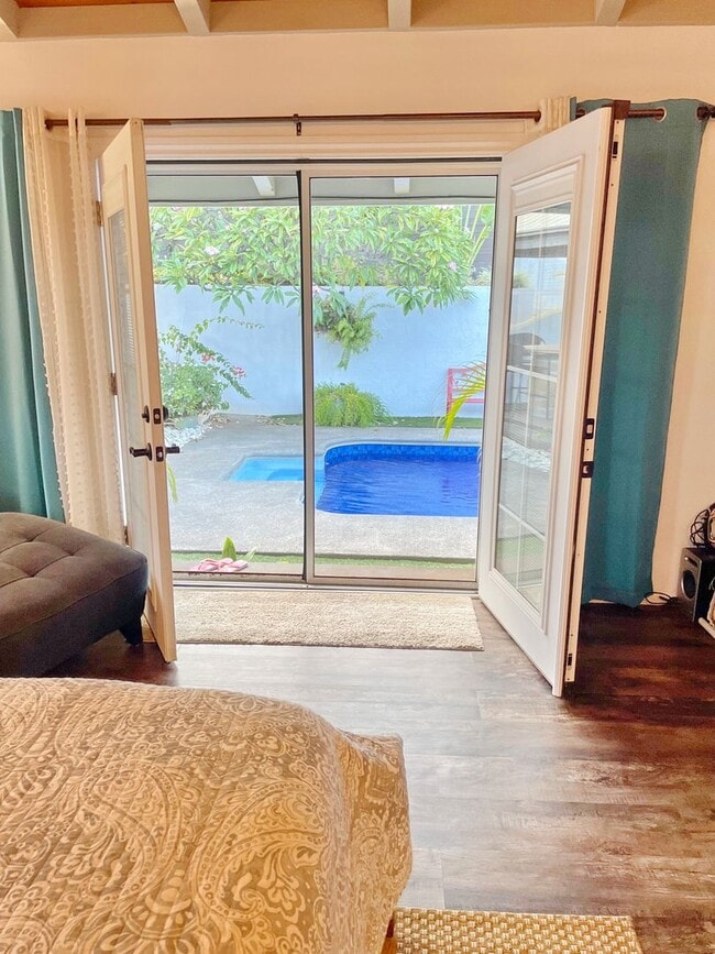 Building Photo - Wailuku Heights Executive Style 3Bed/2Bath Furnished Upstairs Home - Pool w/ cabanas - Most Utili...