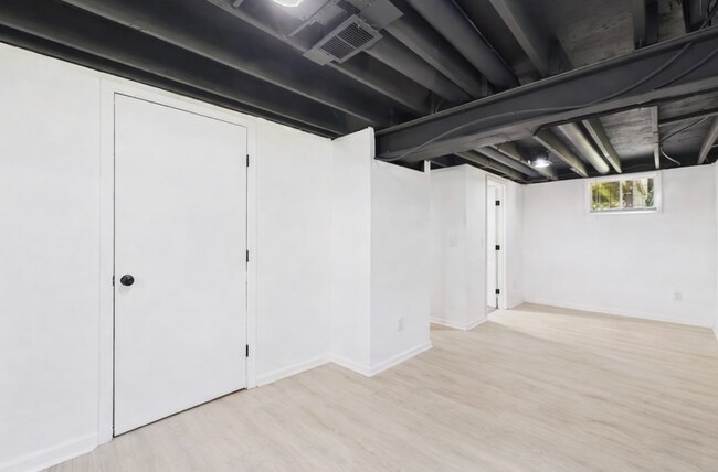 Building Photo - Stylishly Updated 4BR/3BA with Expansive Back Deck