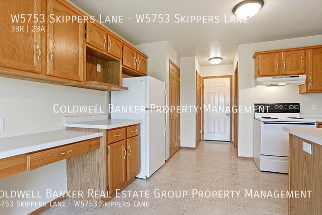 Building Photo - W5753 Skippers Ln