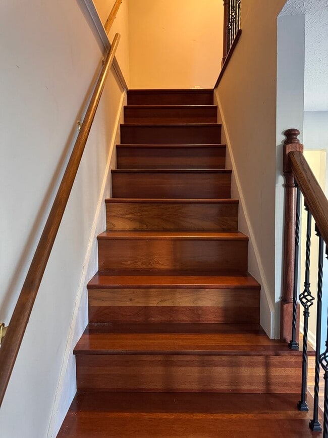 Building Photo - 3 Bedroom || 2.5 Bathroom - Townhome