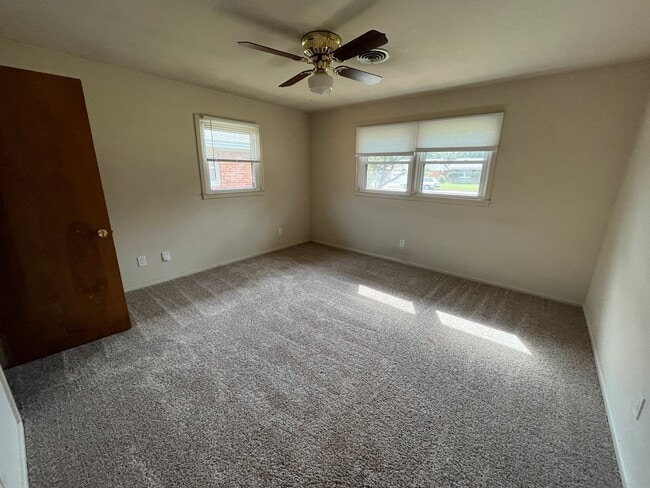 Building Photo - $200 off First Month! Large, Beautiful 3/2...
