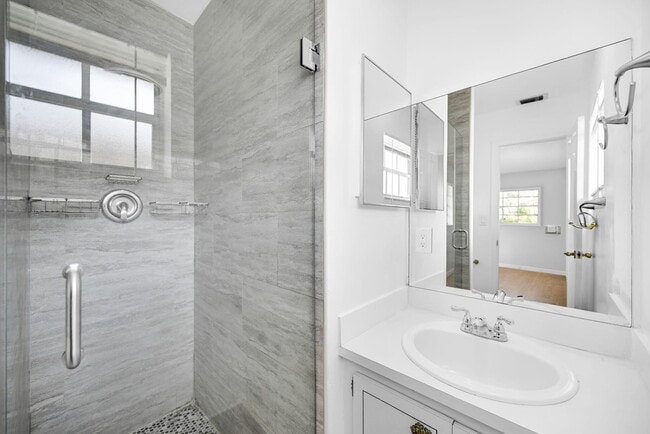 Building Photo - 6542 NW 24th Ct