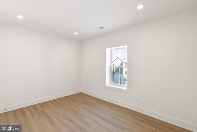 Building Photo - 853 N Manchester St