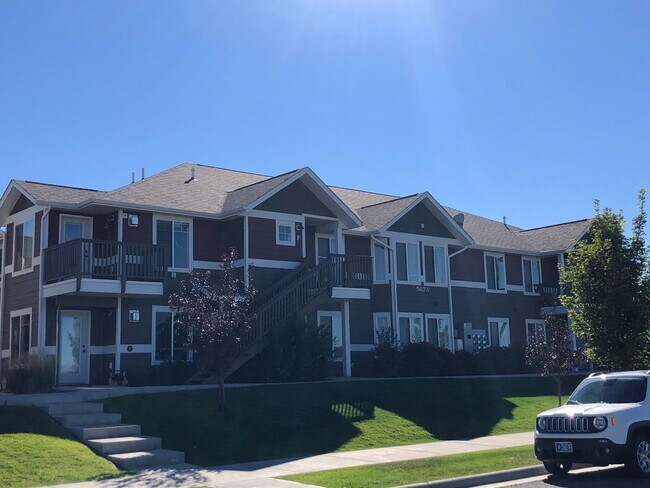 Building Photo - 3 Bedroom 2 Bathroom Condo * Flexible Leas...