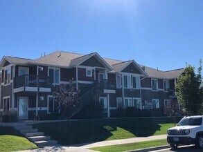 Building Photo - 3 Bedroom 2 Bathroom Condo