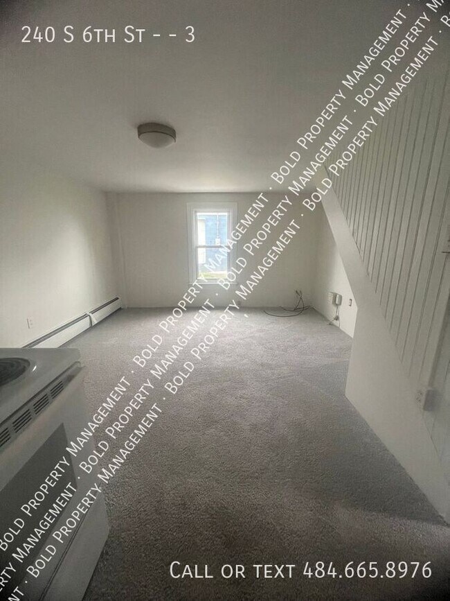 Building Photo - 240 S 6th St