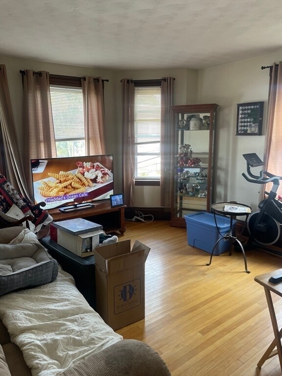 Building Photo - 32 Richardson St