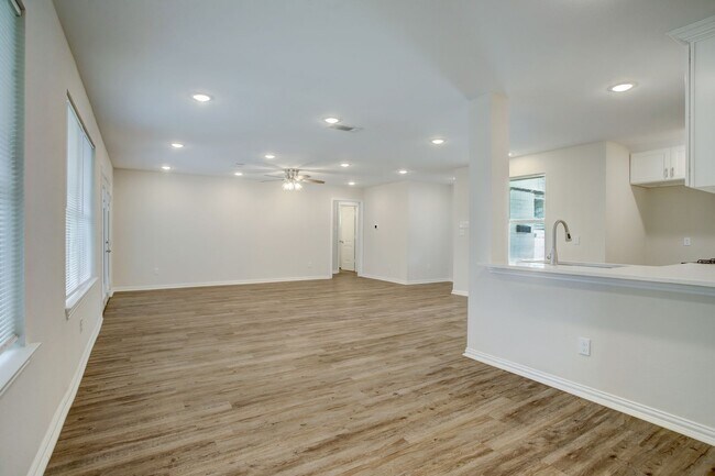 Building Photo - Beautiful Single-Family Home for Rent