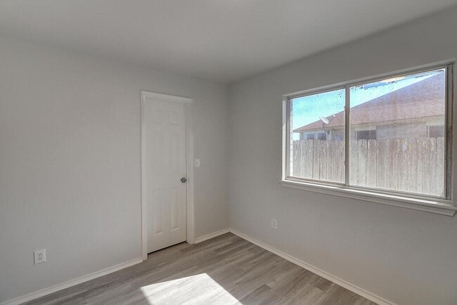 Building Photo - 7605 Cougar Dr