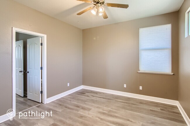 Building Photo - 6142 Big Bend Dr, Roseville, CA, 95678