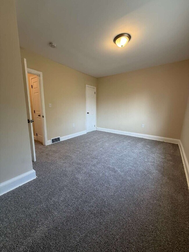Building Photo - "Charming 2-Bedroom Sanctuary with Finished Basement in NE Washington, DC!"