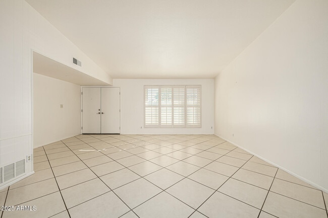 Building Photo - 3738 E Glenrosa Ave