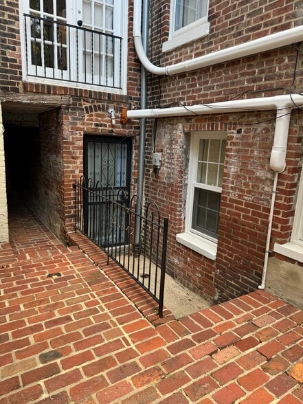 Building Photo - 215 5th St SE