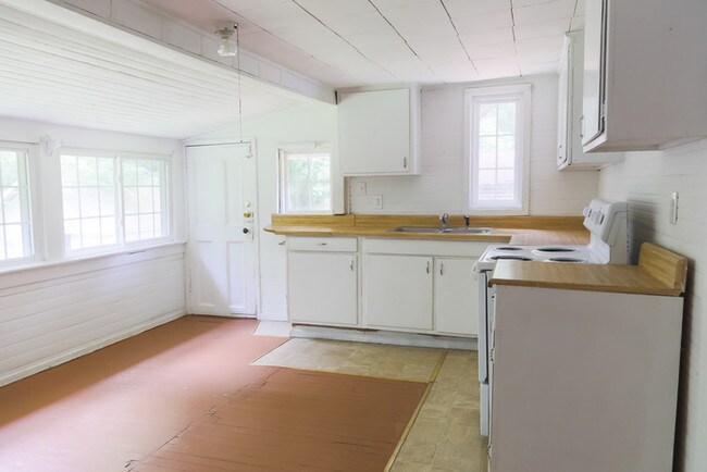 Building Photo - Charming Country home off the beaten path.