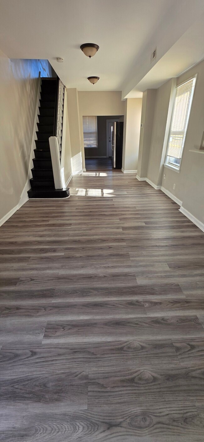 Building Photo - 701 N Curley St