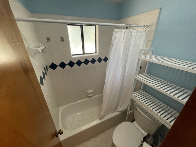 Building Photo - 1214 Timber Bay