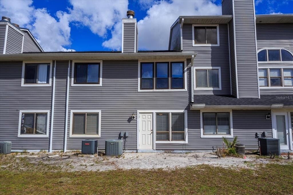Building Photo - 2232 Stonington Ave