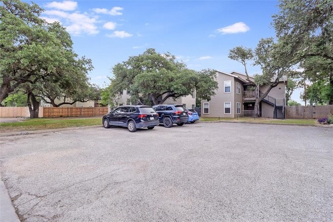 Building Photo - 1805 Bouldin Ave
