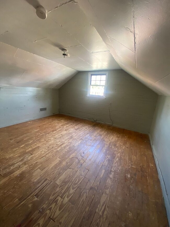 Building Photo - 607 W Freeman St