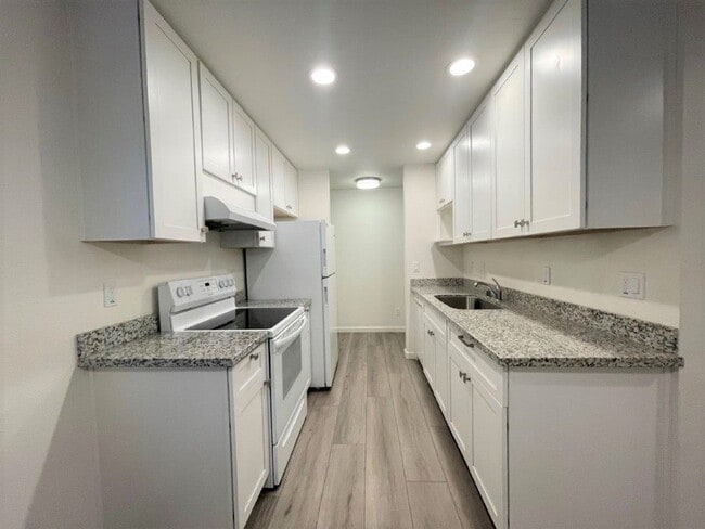 Building Photo - Coming Soon! Fully updated 2 bedroom 1.5 bath condo, walk to Ygnacio Plaza & Heather Farms Park!