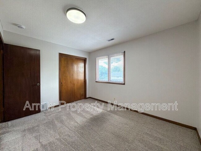 Building Photo - 3831 S 46th St