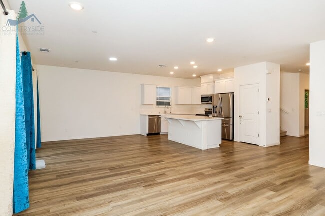 Building Photo - 577 Bedfordshire Dr