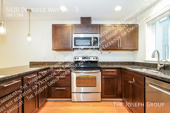 Building Photo - 5020 Delridge Wy SW