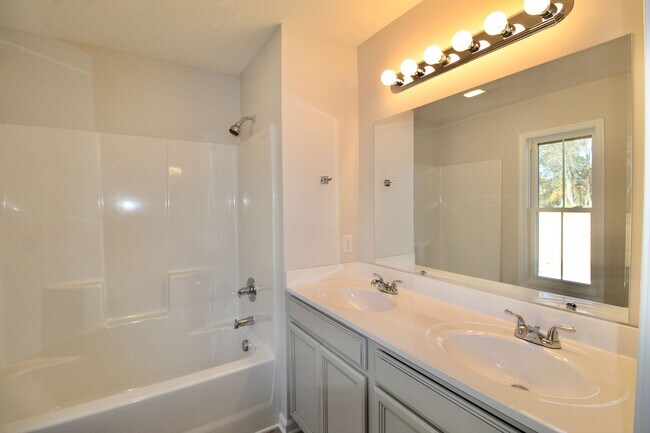 Building Photo - 3015 Locust Grv Ct