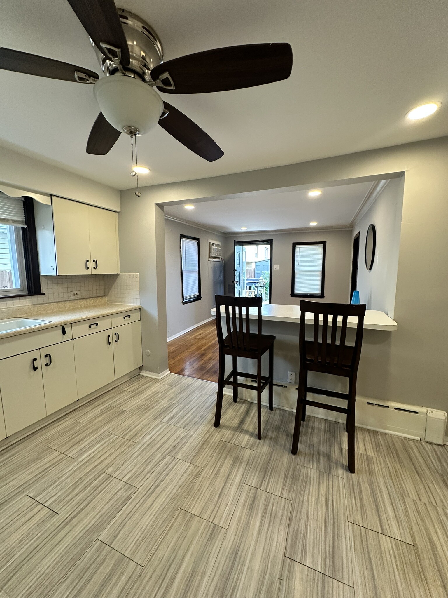 Kitchen/Bar - 3346 N Neva Ave