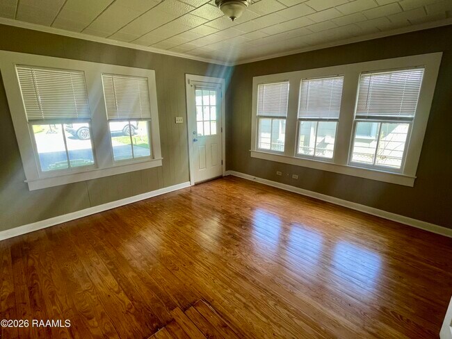 Building Photo - 135 Oswald St