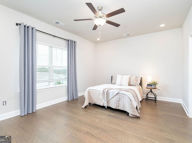 Building Photo - 831 Corsiglia Farm