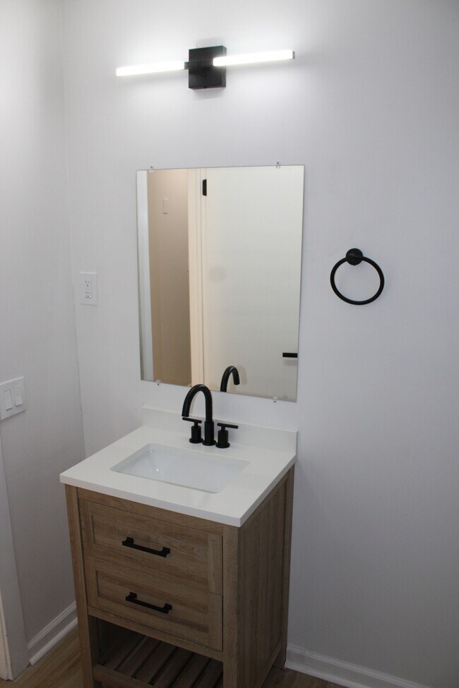 Building Photo - Beautiful 4-bedroom, 3 full baths home located in Independence, MO