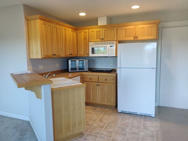 Building Photo - 331 NW Flagline Dr