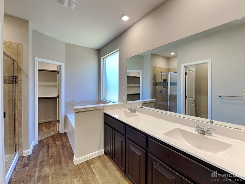 Building Photo - 4808 Bronzeleaf Ln