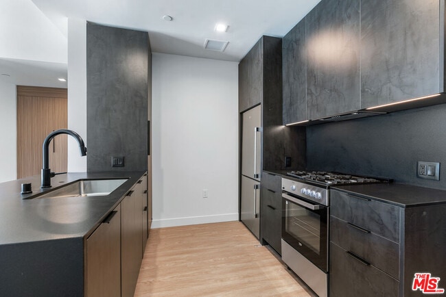 Building Photo - 3688 Overland Ave