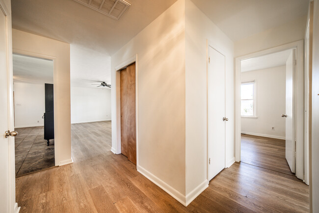 Building Photo - 908 S Maple St