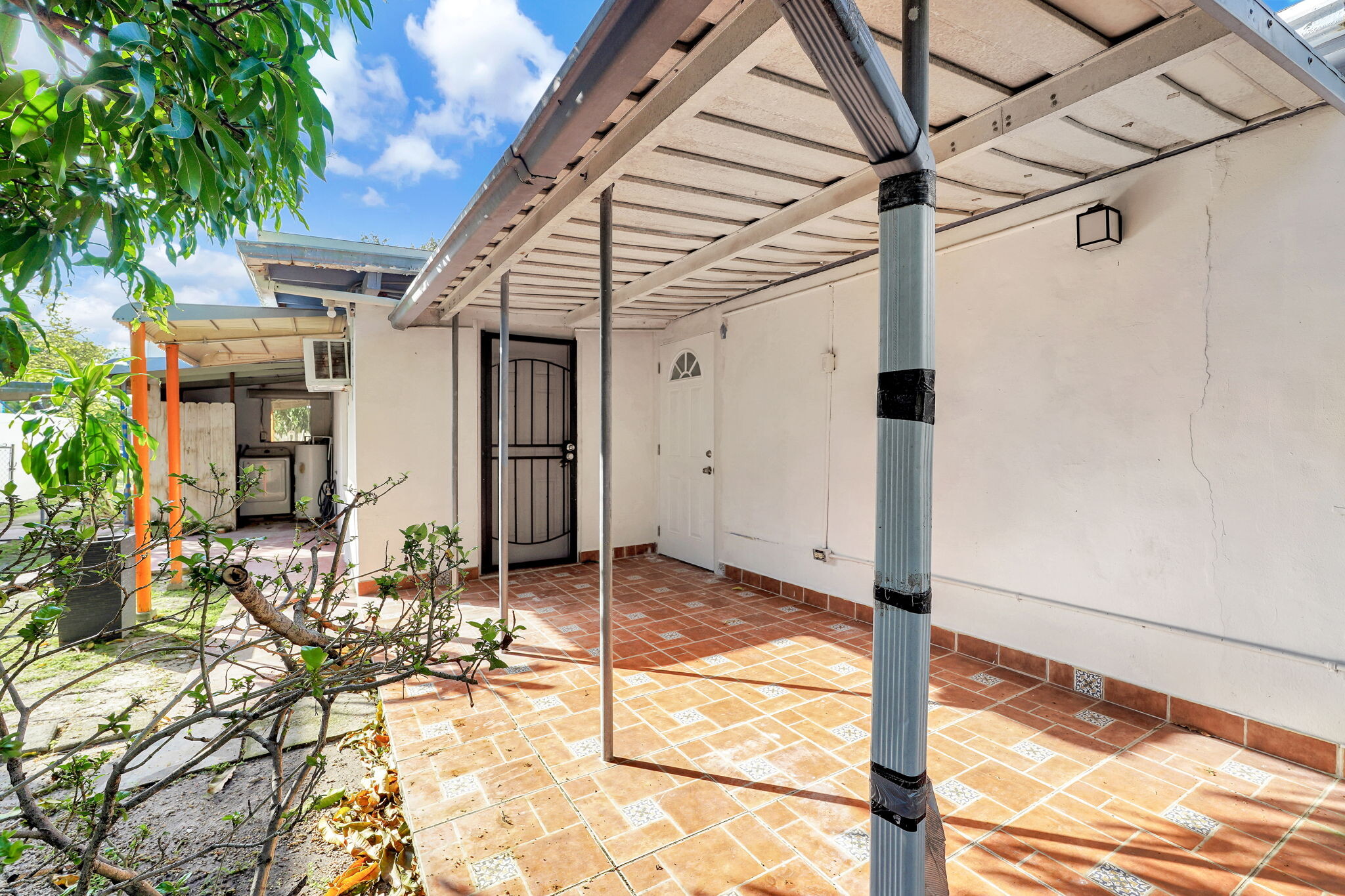 Building Photo - 2419 Coolidge St