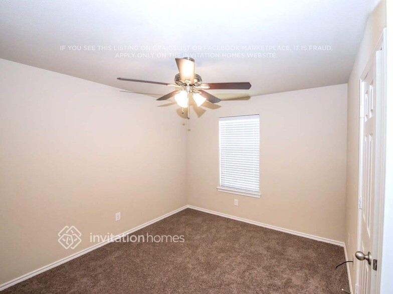 Building Photo - 5549 Thunder Bay Dr