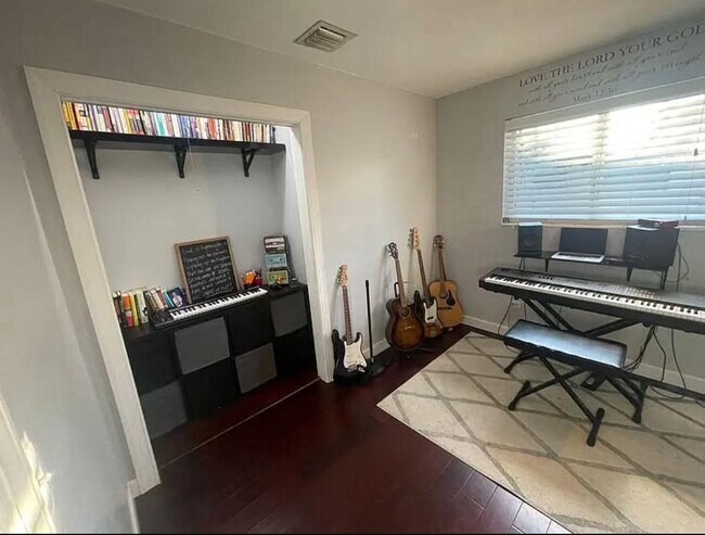 Building Photo - 6500 SW 4th St