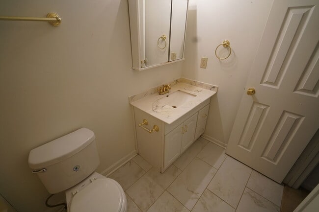 Building Photo - 2501 Crestline Ct