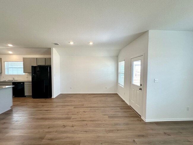 Building Photo - Beautiful Recently New Build Home in West ...