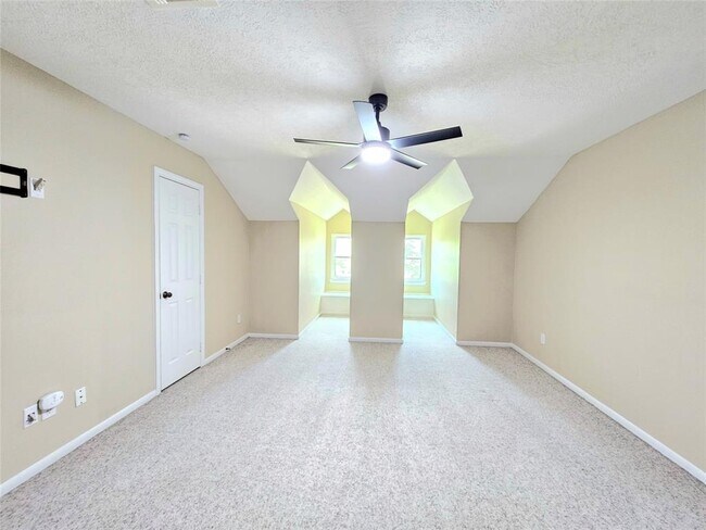 Building Photo - 20402 Sunny Shores Dr