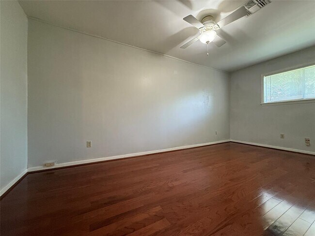 Building Photo - 10607 Clematis Ln