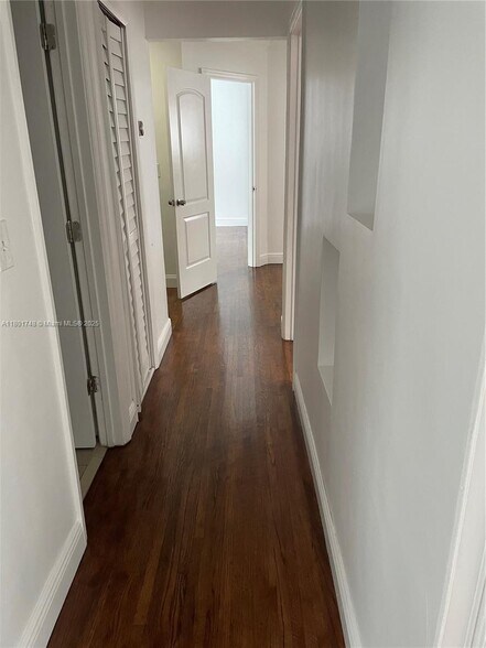 Building Photo - 5321 SW 89th Ct