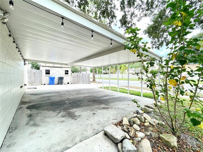 Building Photo - 3301 Russett Dr