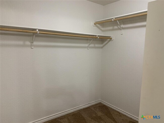 Building Photo - 5428 Stonehaven Dr