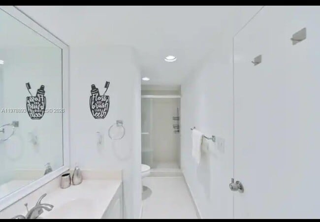 Building Photo - 4001 S Ocean Dr