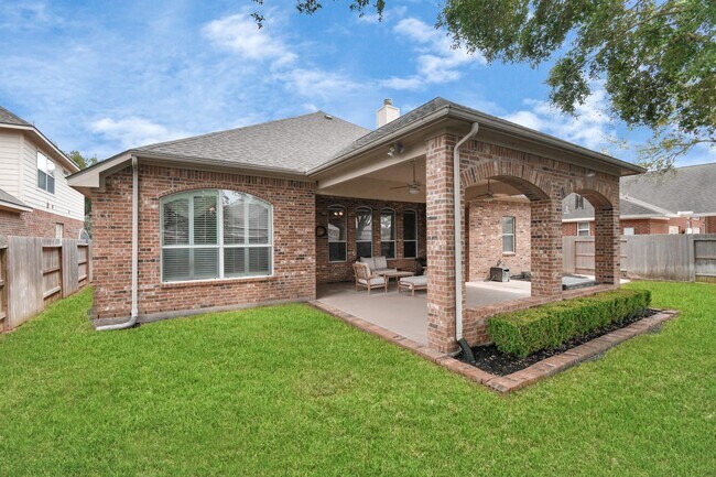 Building Photo - 8030 Crescent Knolls Dr