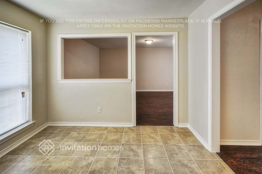 Building Photo - 1711 St James Dr